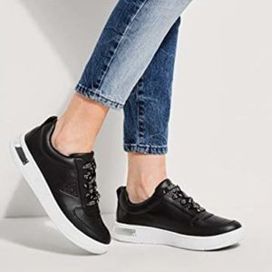 💕SOLD💕NEW GUESS Black Logo Low Top Sneakers Shoe